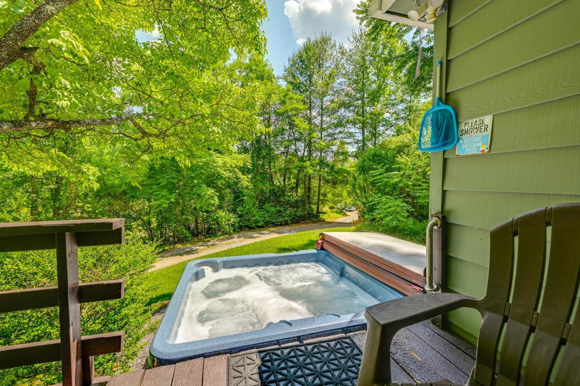 Vacation With Private Hot Tub Holiday home